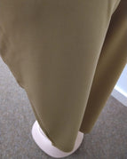 Medium / Beige